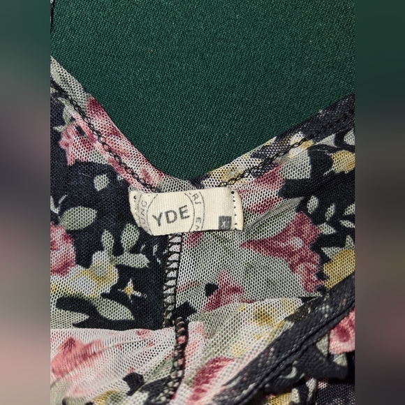 Flowy Floral Charlotte Russe ruffle top - Picture 2 of 2